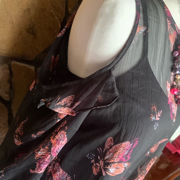 NWT Mudd Chiffon Ruffle Trim Cold Shoulder Top-Size Small - Picture 3 of 14